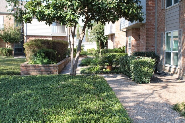 property at 5976 Woodway Place Ct