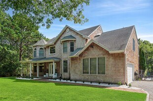 1 Candace Dr in Southampton, NY - Building Photo