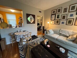 1409 Commonwealth Ave in Boston, MA - Building Photo - Building Photo