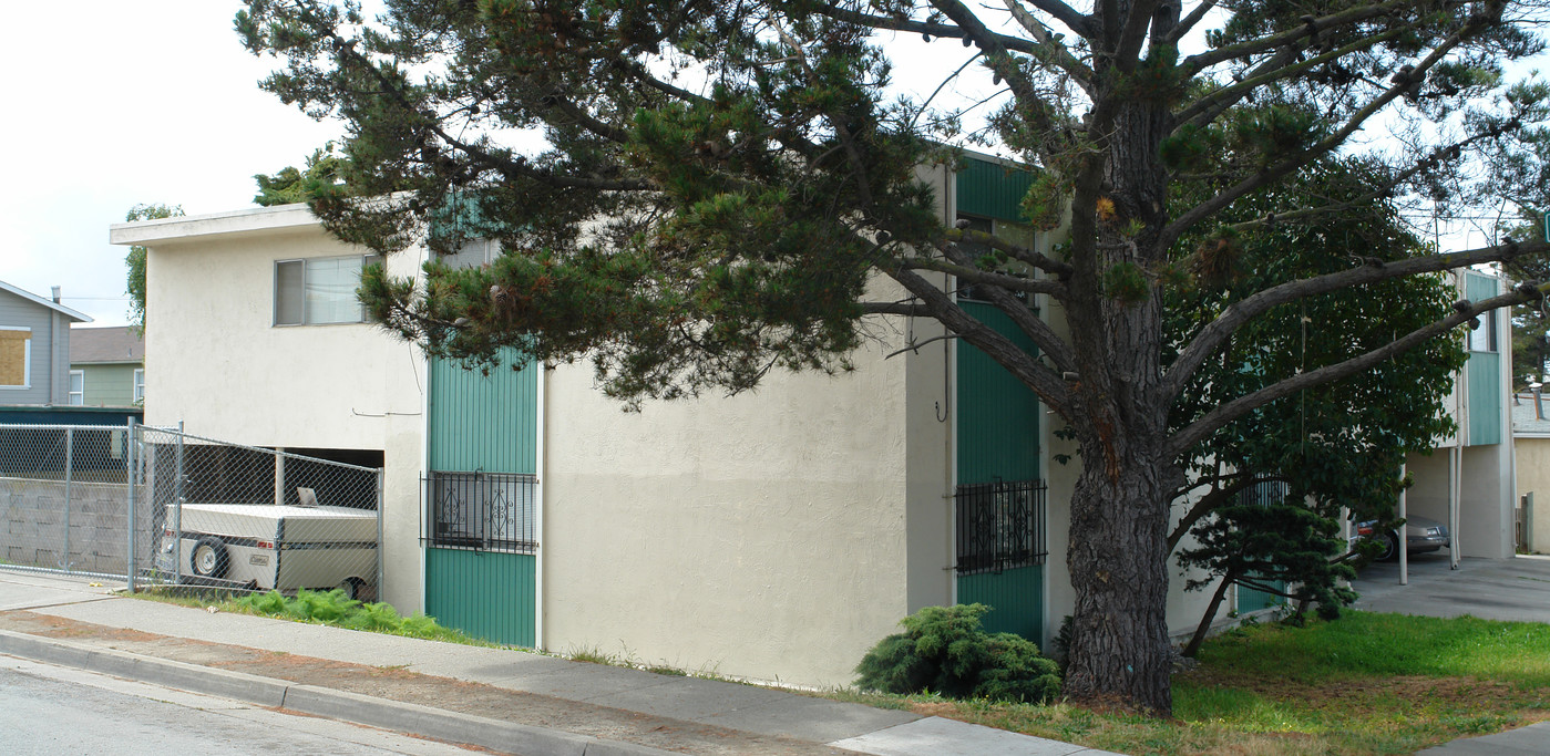 5304 Van Fleet Ave in Richmond, CA - Building Photo