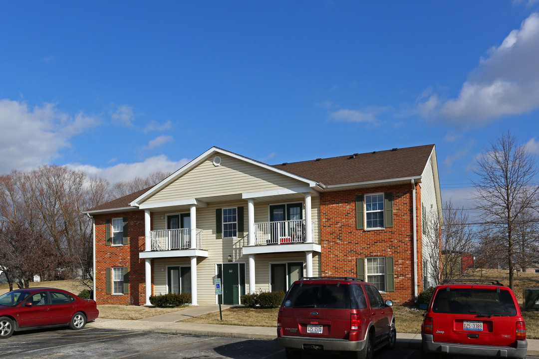 Broadway Place in South Roxana, IL - Building Photo