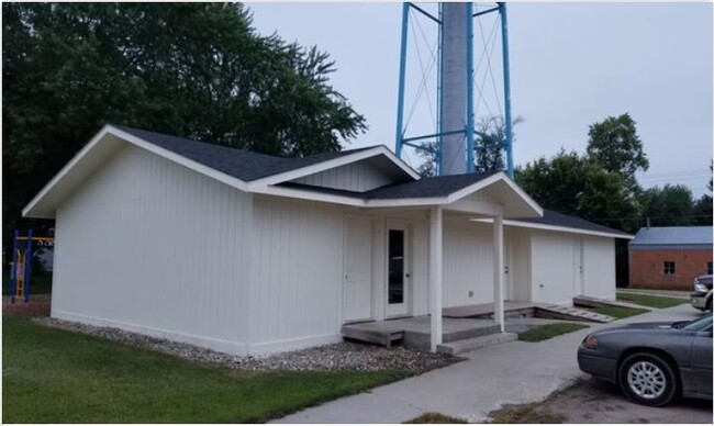 302 2nd St, Unit #1 in Hayti, SD - Foto de edificio - Building Photo