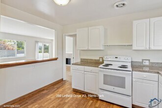 260 Linfield Dr in Menlo Park, CA - Building Photo - Building Photo