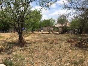 803 S Neches St in Coleman, TX - Building Photo - Building Photo