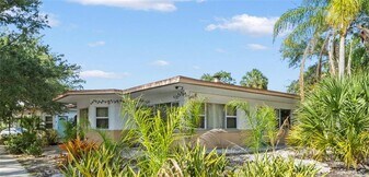 901 3rd St N in St. Petersburg, FL - Building Photo