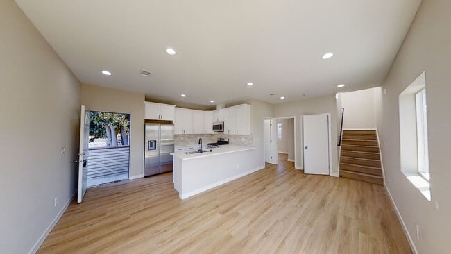 6273 Stewart St in San Diego, CA - Building Photo - Building Photo