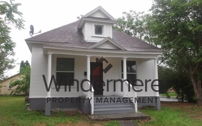 property at 943 S 3rd Ave