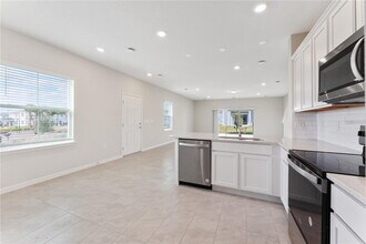 2326 Vision St in Davenport, FL - Foto de edificio - Building Photo