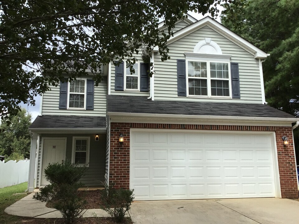4325 Standing Rock Way in Raleigh, NC - Building Photo