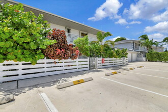 326 W Pine St in Lantana, FL - Building Photo - Building Photo