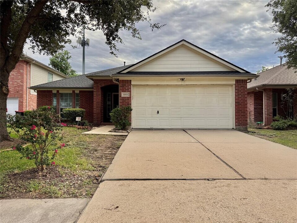 12811 Mills Breeze Dr in Houston, TX - Foto de edificio