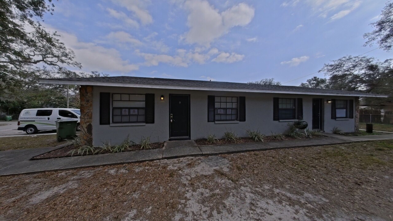 923 E Poinsettia Ave in Tampa, FL - Building Photo