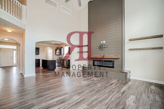 567 Eagle Walk Rd in Delaware, OH - Foto de edificio - Building Photo