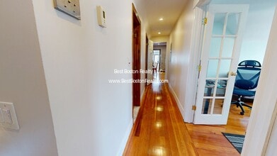 15 Stanley Ave, Unit 3 in Medford, MA - Foto de edificio - Building Photo