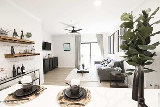 7677 W Paradise Ln in Peoria, AZ - Building Photo - Building Photo
