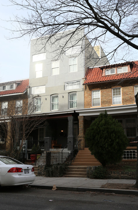 1473 Girard St NW in Washington, DC - Foto de edificio