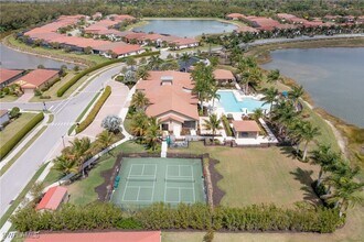 1224 Manado Dr in Naples, FL - Building Photo - Building Photo