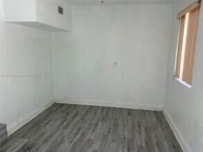 1801 NW 88th St in Miami, FL - Foto de edificio - Building Photo