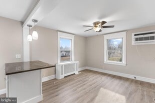 818 N Stiles Ave in Maple Shade, NJ - Building Photo