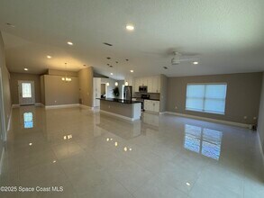 1370 Berryhill Dr in Melbourne, FL - Foto de edificio - Building Photo