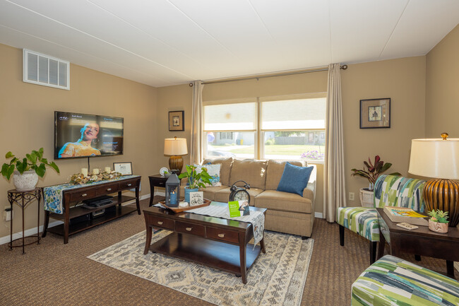 Crestview Apartment Homes in Griffith, IN - Building Photo - Interior Photo