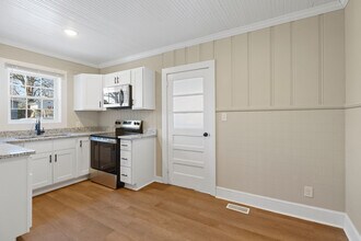 1111 Queen Ann St in Burlington, NC - Building Photo - Building Photo