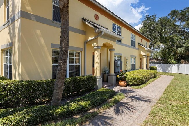 3852 Mandalay Dr in St. Petersburg, FL - Foto de edificio - Building Photo