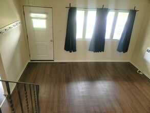 70 Pine Ct in Crystal Lake, IL - Building Photo - Building Photo