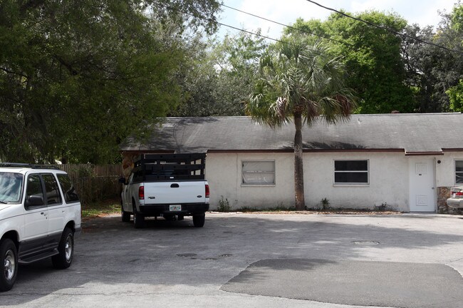 7138 Bellaire Ter in New Port Richey, FL - Foto de edificio - Building Photo