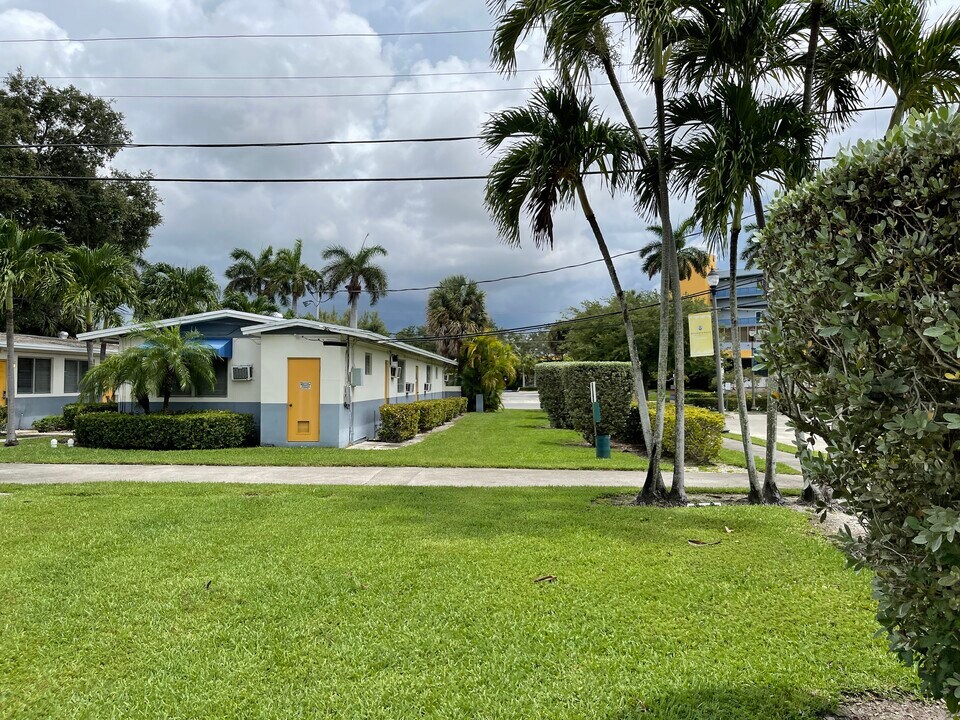 1642 NE 127th St in North Miami, FL - Building Photo