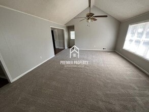 5015 Bringlewood Cove in Memphis, TN - Foto de edificio - Building Photo