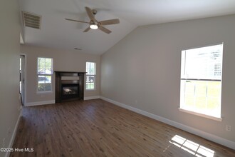 201 Spring Meadow Cir in Jacksonville, NC - Building Photo - Building Photo