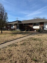 338 E Jewell Ave in Salina, KS - Building Photo