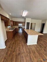 106 Pin Oak Ct in Victoria, TX - Foto de edificio - Building Photo