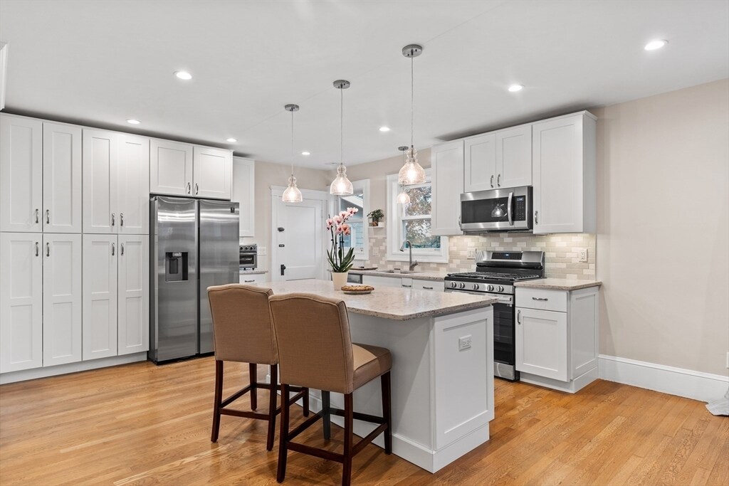 14 Hood St in Newton, MA - Building Photo