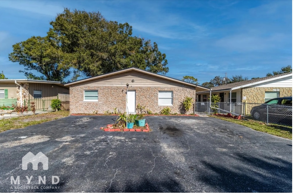 3719 136th Ave N in Largo, FL - Building Photo