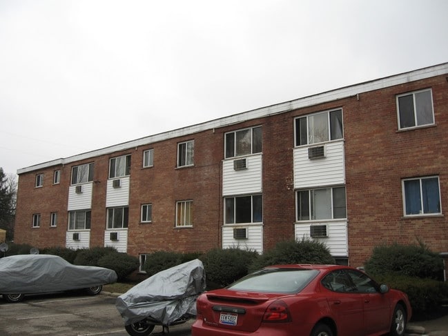 Winton House Senior Apartments in Cincinnati, OH - Foto de edificio - Building Photo