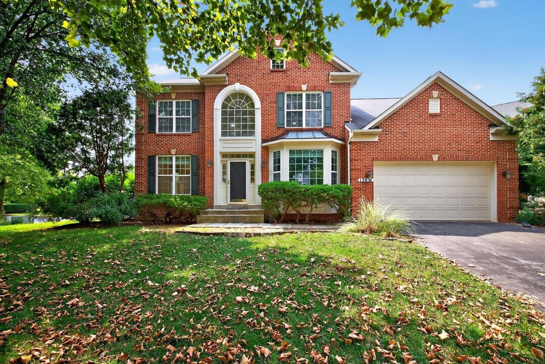 12031 Arista Manor Way in Germantown, MD - Building Photo