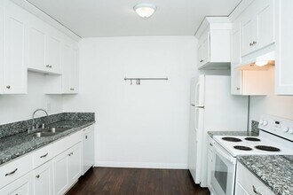 1021 Roswell Ave-Unit -2 in Long Beach, CA - Building Photo - Building Photo