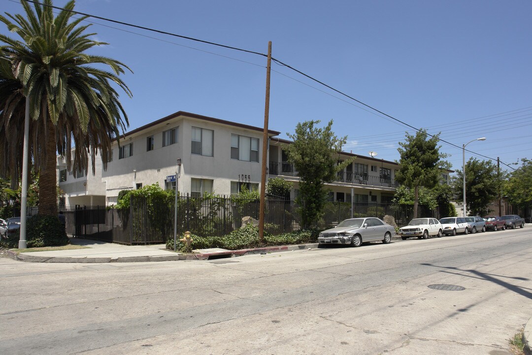 1055 El Centro Ave in Los Angeles, CA - Building Photo