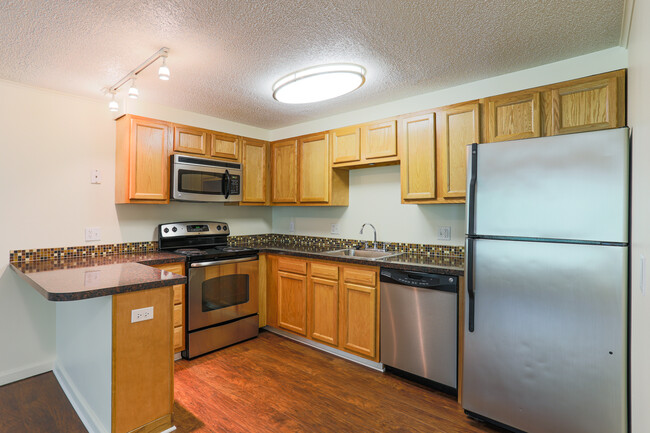 Fox Brook Townhomes in Hamburg, NY - Foto de edificio - Interior Photo