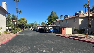 749 Rock Springs Dr in Las Vegas, NV - Building Photo - Building Photo
