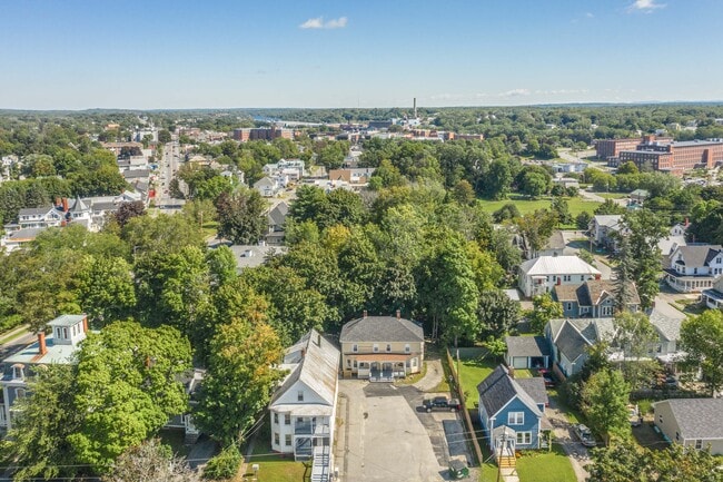 35-45 Redington Street in Waterville, ME - Foto de edificio - Building Photo