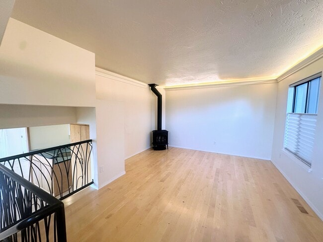 339 Ravenwood Pl in Ashland, OR - Building Photo - Building Photo