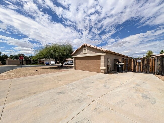 property at 15746 W Elm St