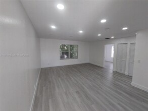 2319 Johnson St in Hollywood, FL - Building Photo - Building Photo