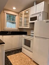 1045 Utterback Store Rd, Unit 1045-Cottage in Great Falls, VA - Building Photo - Building Photo