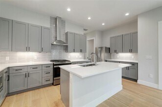 3800 E 12th St in Austin, TX - Building Photo - Building Photo