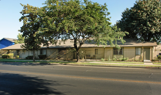 Cedar Creek in Fresno, CA - Building Photo - Building Photo