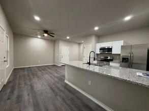 7610 Windsor Oaks in San Antonio, TX - Building Photo - Building Photo